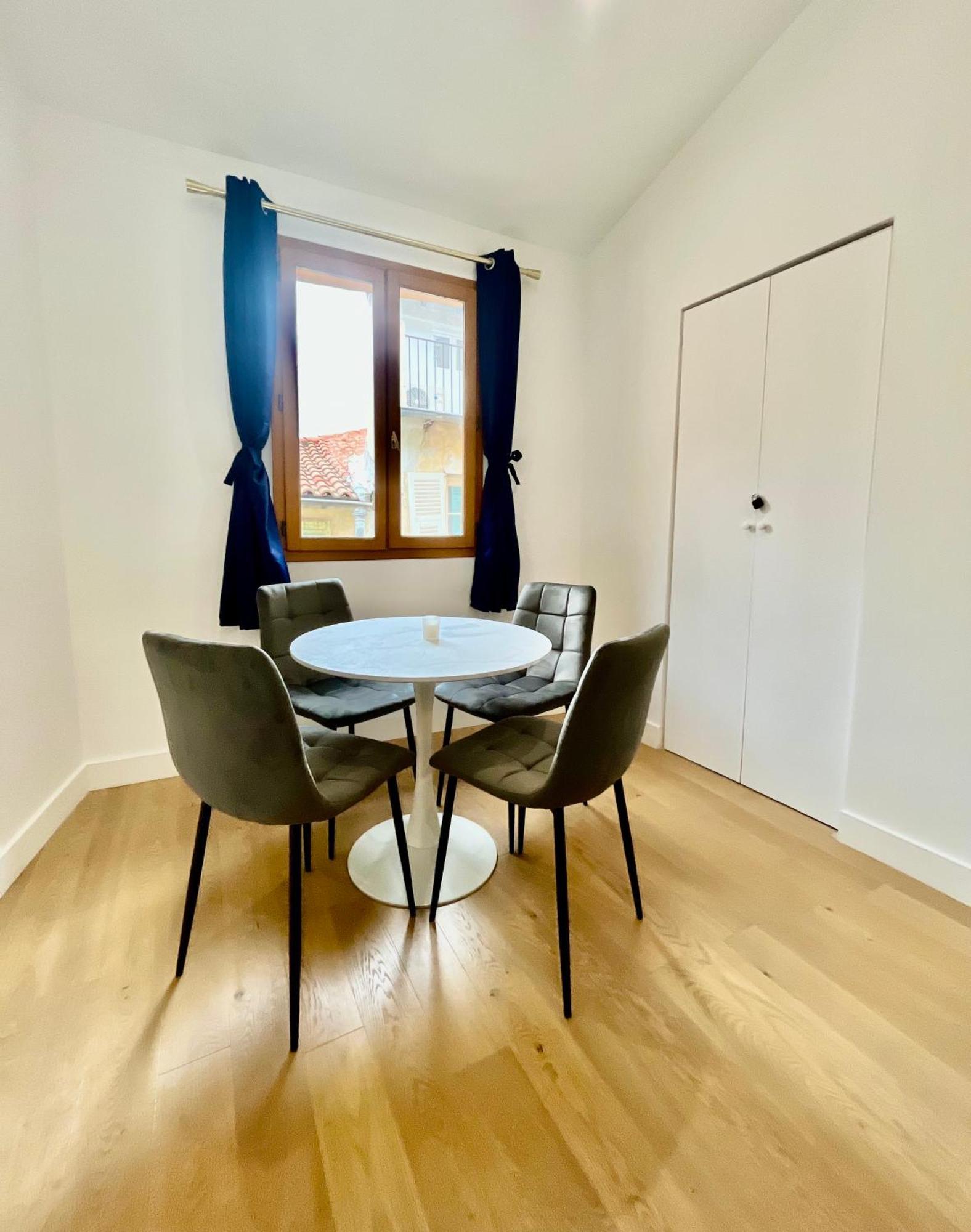 Old Town Lovely Apartment In Nisa Exterior foto
